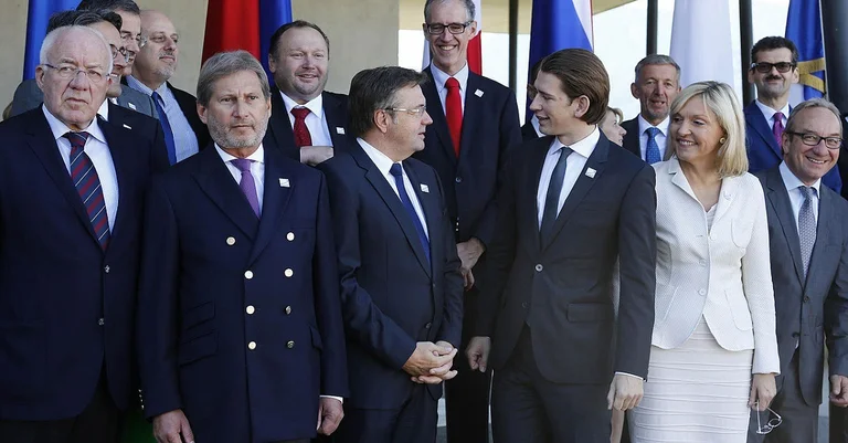 Vorschaubild: ÖVP sucht Koalitionspartner, Grüne verlieren Klubstatus und Förderungen