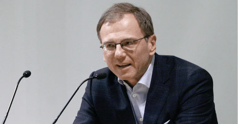 Vorschaubild: Armin Wolf klagt Strache wegen Satire-Posting