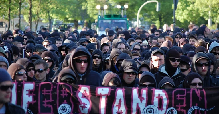 Vorschaubild: Problem Linksextremismus: Pflastersteine gegen die Meinungsfreiheit