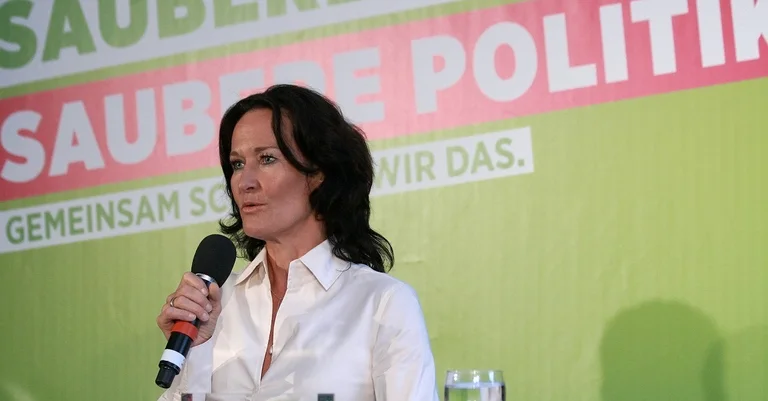 Vorschaubild: Grüne kritisieren Glawischnigs Wechsel zu Novomatic