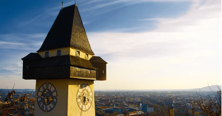 Vorschaubild: Diesel-Brüder errichten Riesenrutsche in Grazer Schloßberg