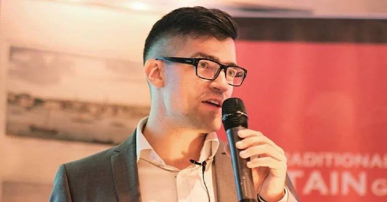 Vorschaubild: Kontokündigungen: Martin Sellner kündigt juristische Gegenwehr an