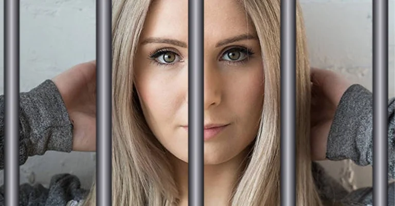 Vorschaubild: Pass abgenommen: Polizei hält Lauren Southern in Calais fest!