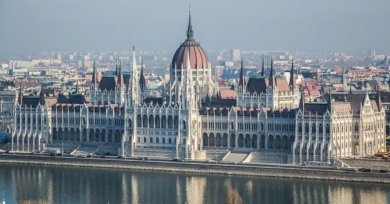 Vorschaubild: Ungarn-Wahl: Dritte Orbán-Amtszeit gilt als wahrscheinlich