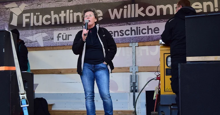 Vorschaubild: Wien: Ex-VfGH-Juristin verharmlost Beschädigung von Gefallenendenkmal