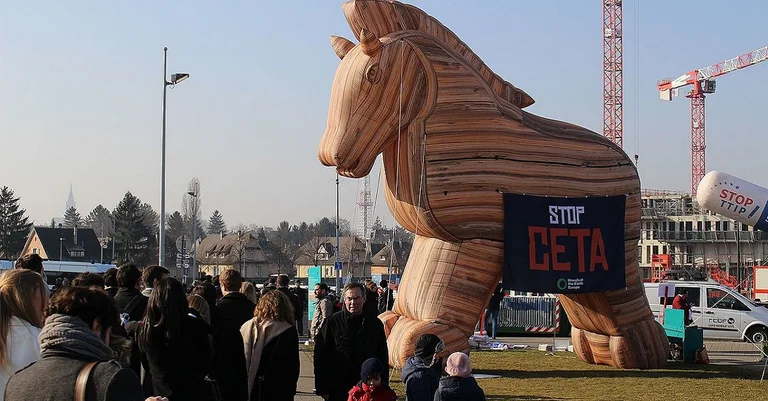Vorschaubild: Schwarz-blaue Regierung wegen CETA unter Beschuss