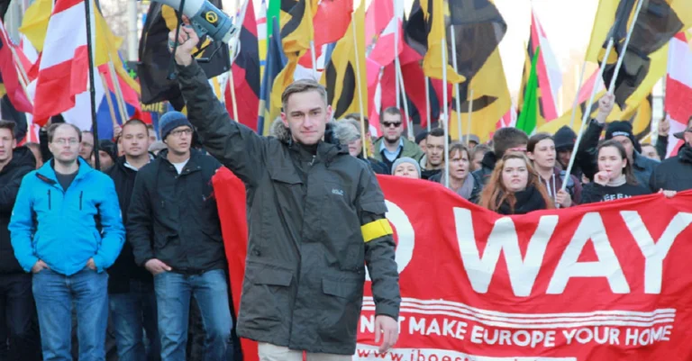 Vorschaubild: Facebook und Instagram löschen dutzende patriotische Seiten