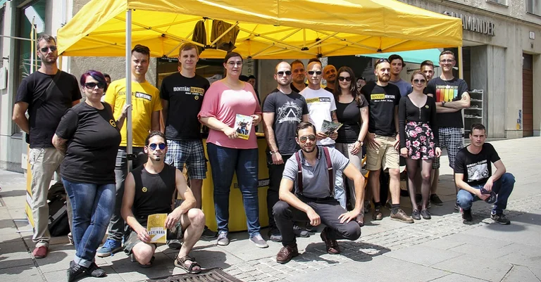 Vorschaubild: Verwirrung um Identitären-Stand: Stadt Salzburg prüft rechtliche Schritte