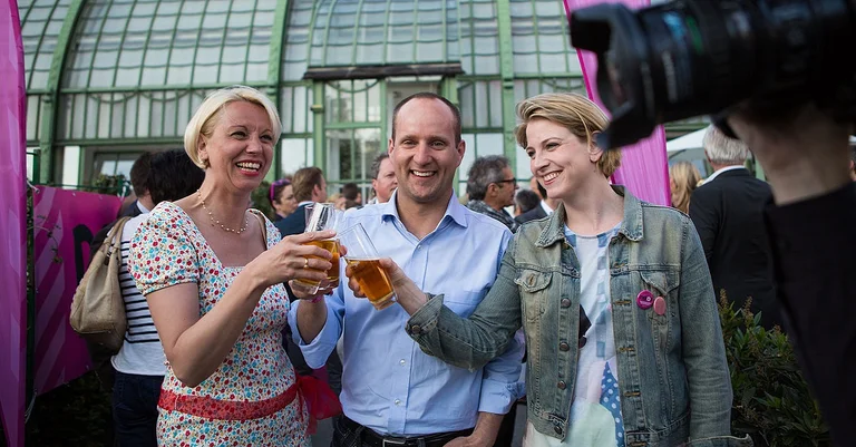 Vorschaubild: NEOS wählen Meinl-Reisinger zur neuen Parteichefin