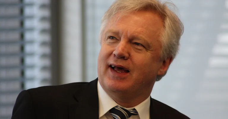 Vorschaubild: Rücktritt von Brexit-Minister Davis nach EU-Annäherung bei Regierungsklausur