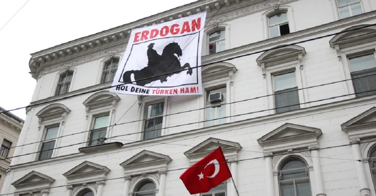 Vorschaubild: Kolumne: „Bei Bewertung von Protestkultur wird mit zweierlei Maß gemessen“