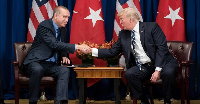 Vorschaubild: Verdoppelung der US-Strafzölle: Türkische Lira fällt auf Rekordtief