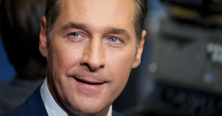 Vorschaubild: Flüchtlingspakt: Verwirrung um Strache-Aussagen zu Nichtunterzeichnung