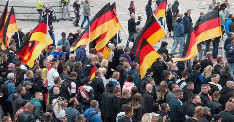 Vorschaubild: Kolumne: Online-Pranger für Patrioten erinnert an perfide Stasi-Methoden