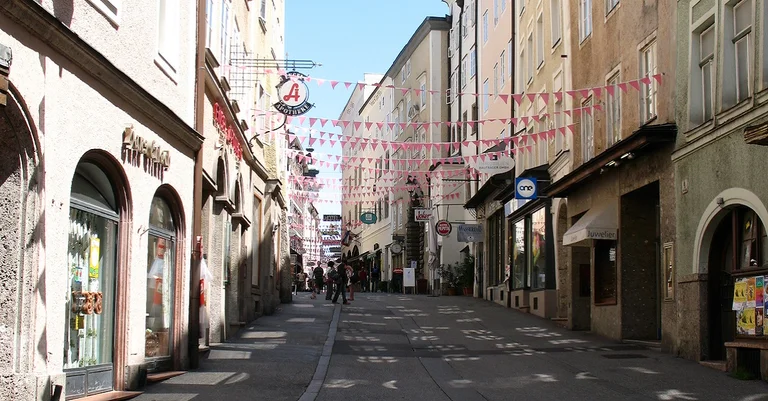 Vorschaubild: Demo gegen EU-Gipfel: Linksextreme attackieren Verbindungshaus