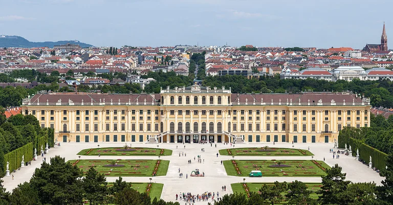 Vorschaubild: Wien: Rund um das Schloss Schönbrunn sollen Poller vor Rammangriffen schützen