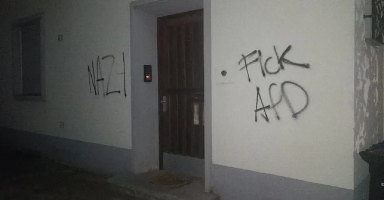 Vorschaubild: Nach Poetry-Slam-Kontroverse: Angriff auf Wohnhaus von AfD-Politikerin