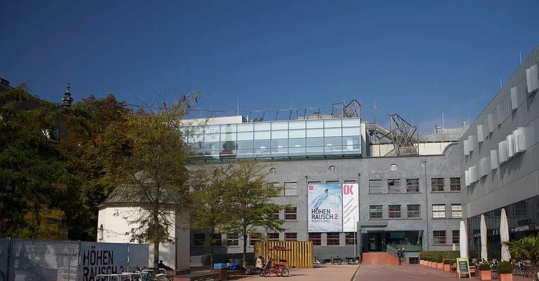 Vorschaubild: Muezzinrufe aus Kapelle am Linzer OK-Platz