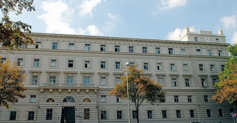 Vorschaubild: 14-Jähriger vergewaltigt Mitschülerin: Vier Monate Haft