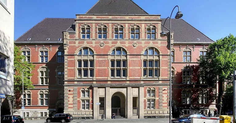 Vorschaubild: Knalleffekt: Verfassungsschutz darf AfD nicht mehr ‚Prüffall‘ nennen