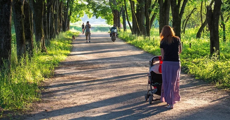 Vorschaubild: „Mit-Mutterschaft“: Barley fordert Gleichstellung lesbischer Eltern