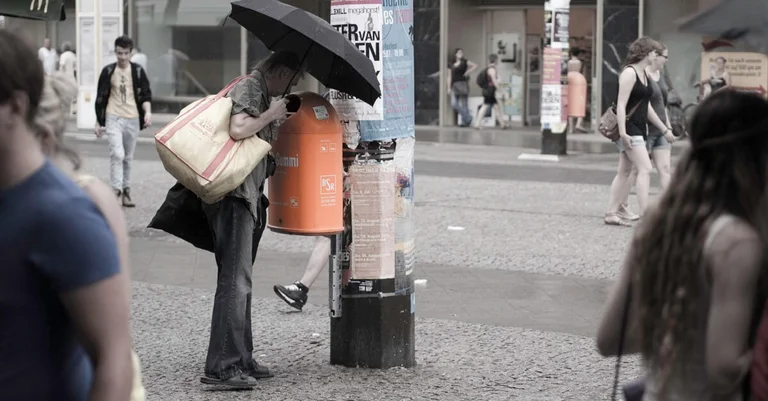 Vorschaubild: Bundesregierung: „Niemand muss Pfandflaschen sammeln, um zu leben“