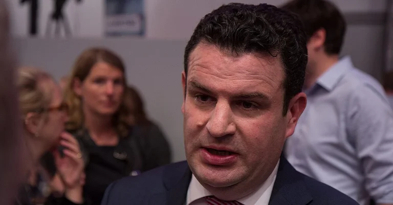 Vorschaubild: Arbeitsminister will mehr Taschengeld für Asylwerber