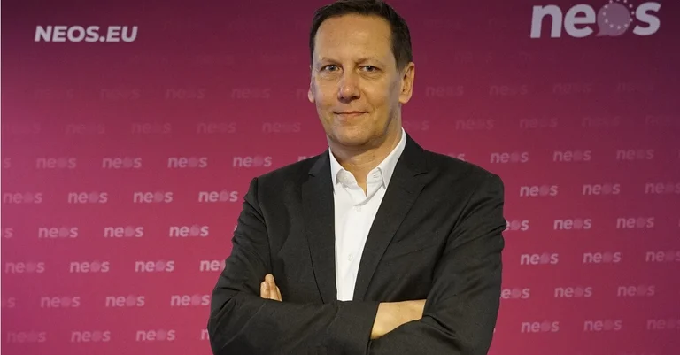 Vorschaubild: Linksruck: Ex-Grünen-Geschäftsführer Luschnik heuert bei NEOS an