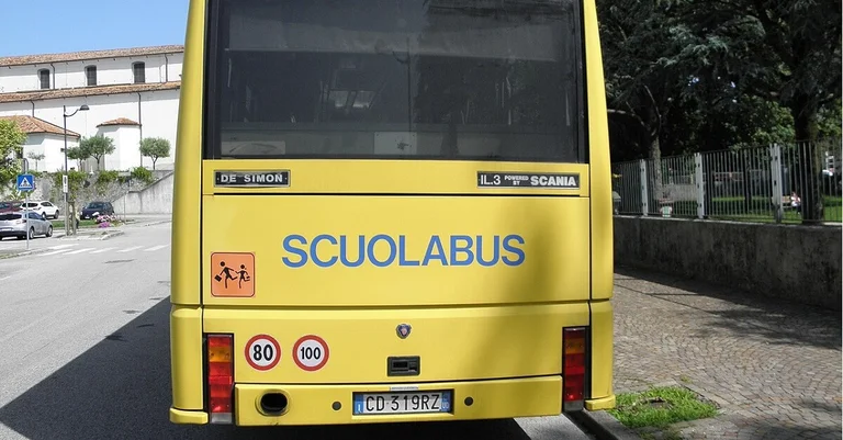 Vorschaubild: Wegen Einwanderungspolitik: Senegalese zündet in Italien Schulbus an