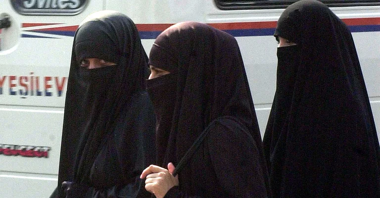 Vorschaubild: Nach Anschlägen: Sri Lanka verbietet Gesichtsschleier