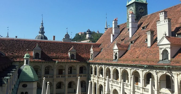 Vorschaubild: Steiermark: Politik diskutiert über vorgezogene Landtagswahl