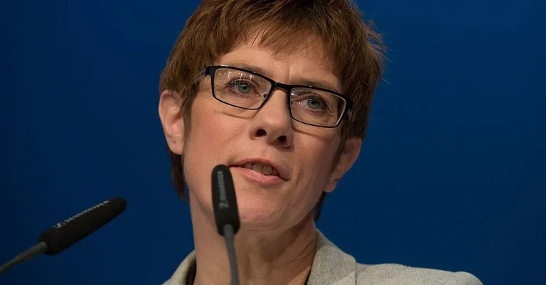 Vorschaubild: Extremismus-Vorwurf: Kramp-Karrenbauer will KSK überprüfen