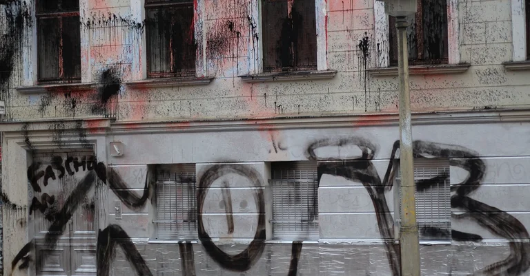 Vorschaubild: Halle: Mutmaßlich linksextremer Angriff auf patriotisches Hausprojekt