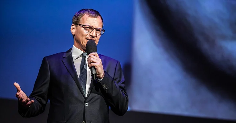 Vorschaubild: „Nicht willkommen“: Stelzer will patriotisches Zentrum in Linz verhindern