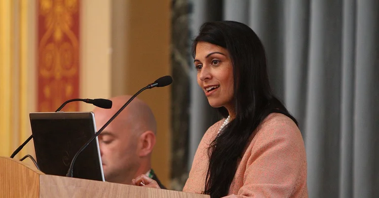 Vorschaubild: Britische Innenministerin fordert restriktivere Einwanderungspolitik