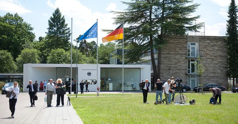 Vorschaubild: Verfassungsgericht: Kopftuch-Verbot für Rechtsreferendarinnen ist rechtmäßig