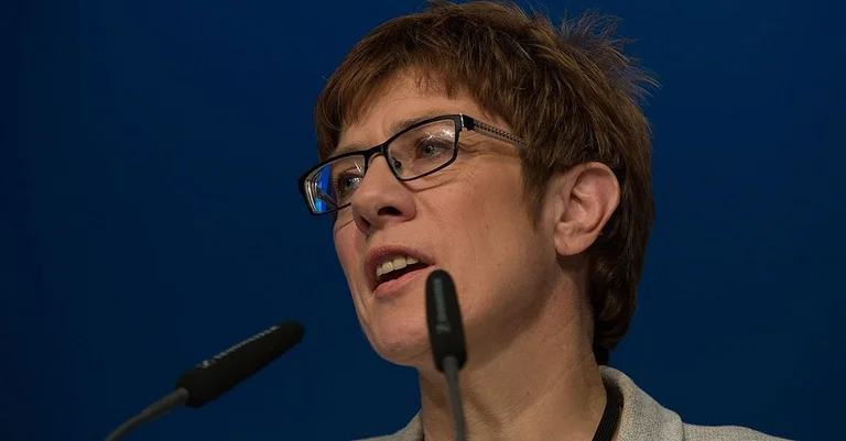 Vorschaubild: Deutschland: CDU-Chefin erwägt Ausschluss von Maaßen