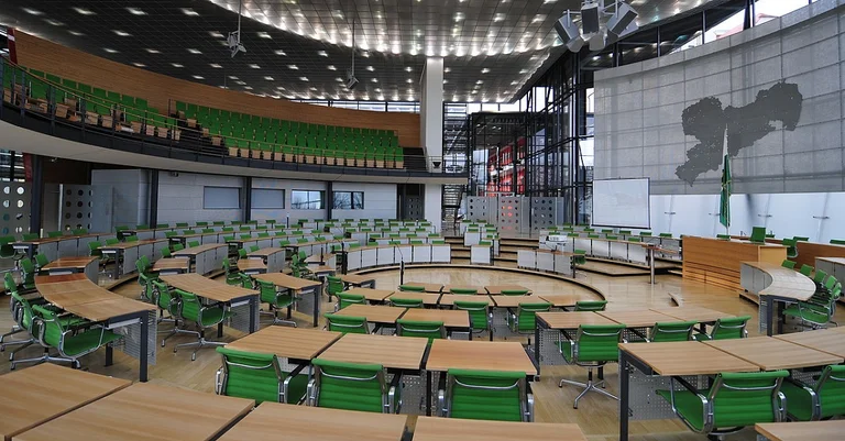 Vorschaubild: „Advent Advent, ein Bulle brennt“: AfD fordert Rücktritt von Justizministerin