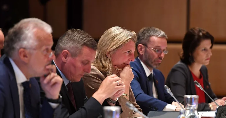 Vorschaubild: Grüne wollen Evaluierung aller Sicherheitsmaßnahmen von Kickl und Kunasek