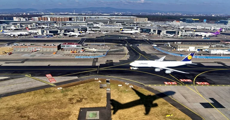 Vorschaubild: Frankfurt: Proteste gegen Abschiebung von Straftätern und Gefährdern