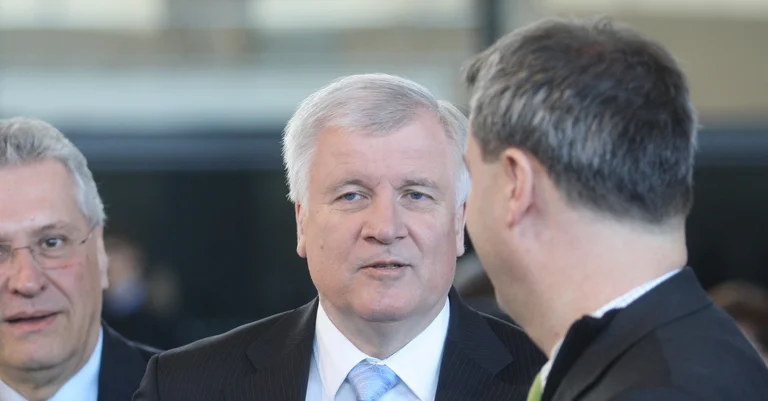 Vorschaubild: Seehofer kündigt 600 neue Stellen gegen „Rechtsextremismus“ an