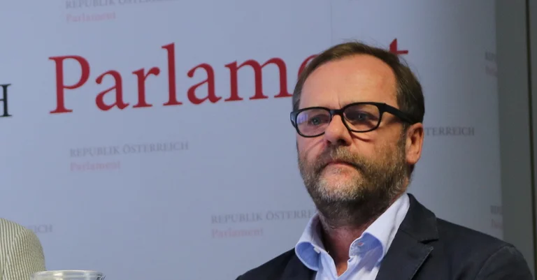 Vorschaubild: NEOS wollen Zuwanderung nach Punktesystem