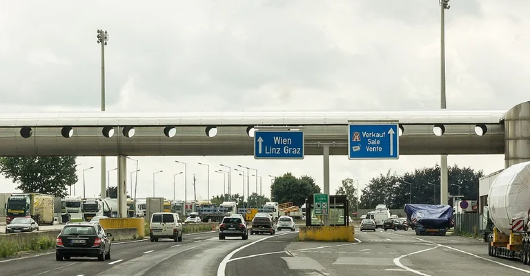 Vorschaubild: NEOS legen Beschwerde gegen innereuropäische Grenzkontrollen ein