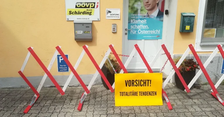 Vorschaubild: „Totalitäre Tendenzen“: Identitäre sperren ÖVP-Zentrale in Schärding