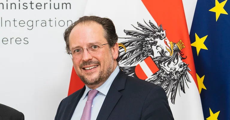 Vorschaubild: Außenminister Schallenberg lobt Grönemeyers Aufruf „gegen Rechts“