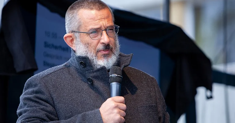 Vorschaubild: Kritiker im Visier: „Querdenken“ könnte zum Verdachtsfall werden