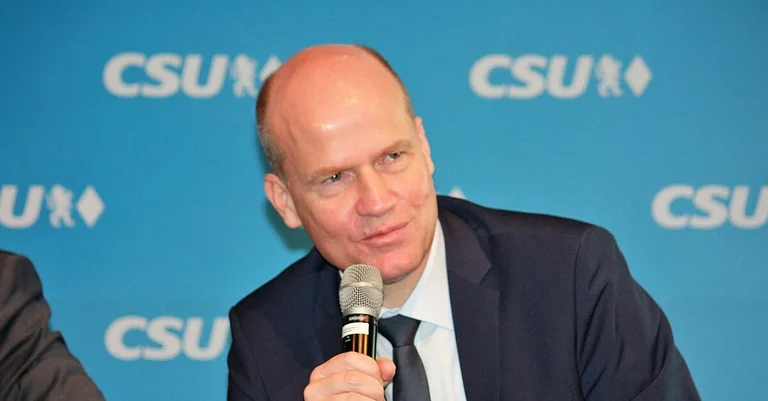 Vorschaubild: Brinkhaus (CDU) geht auf Distanz zu Seehofer