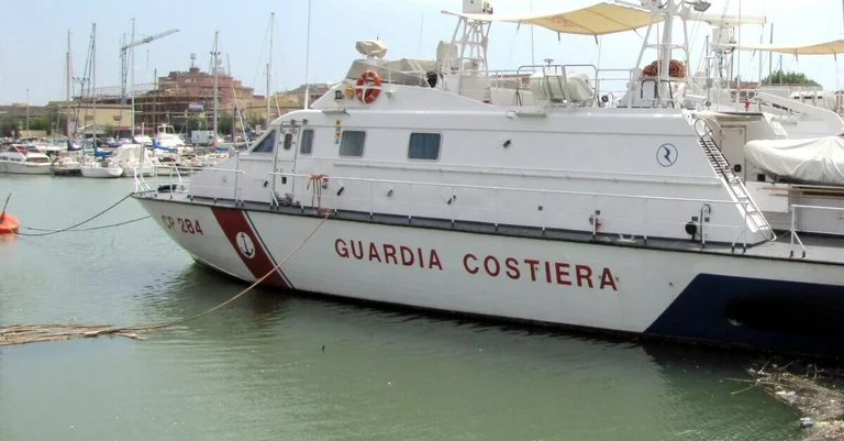 Vorschaubild: Italienische Küstenwache nimmt 290 Migranten auf