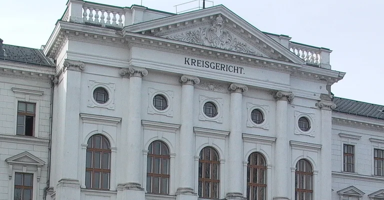 Vorschaubild: Prozess: Asylbeamter wegen Verkaufs von Aufenthaltstiteln vor Gericht