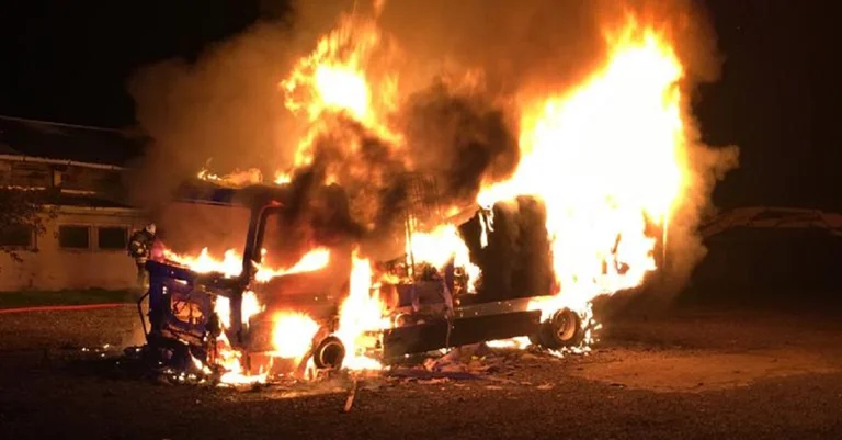 Vorschaubild: AfD-Fahrzeug auf Privatgrund in Thüringen abgefackelt